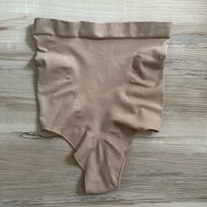 Skims everyday sculpt high waisted thong, size 2x/3x! Super Sculpting... NWOT!